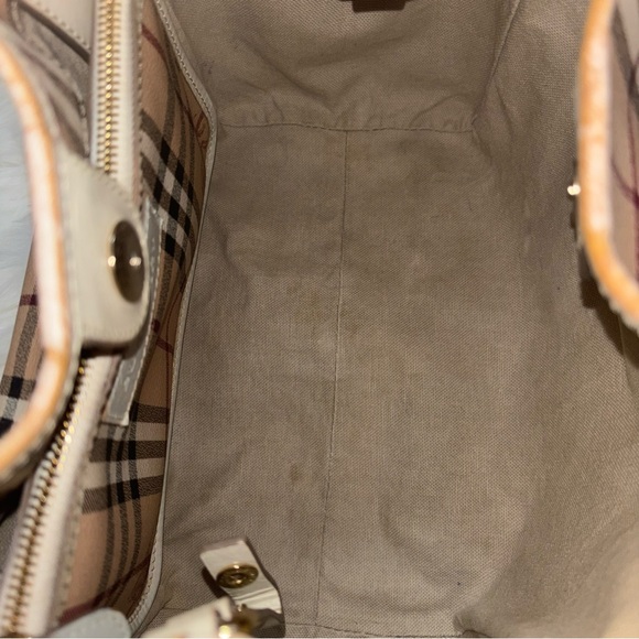BURBERRY HAYMARKET CANTERBURY TOTE IVORY SMALL- PRE-LOVED - Picture 7 of 15